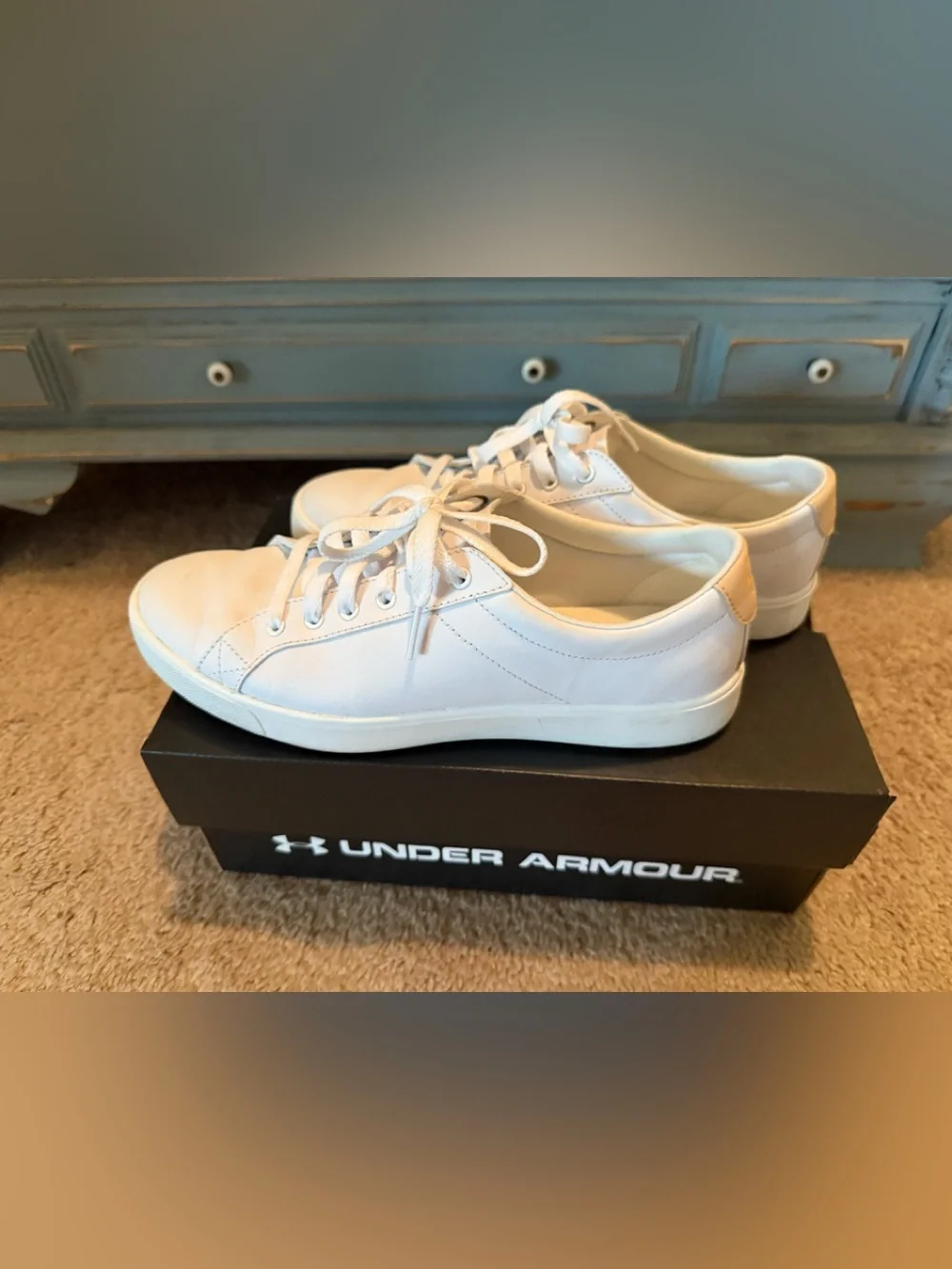 Under Armour White Women's Low-Top shoes tennis Sneakers 7.5 gum sole $90